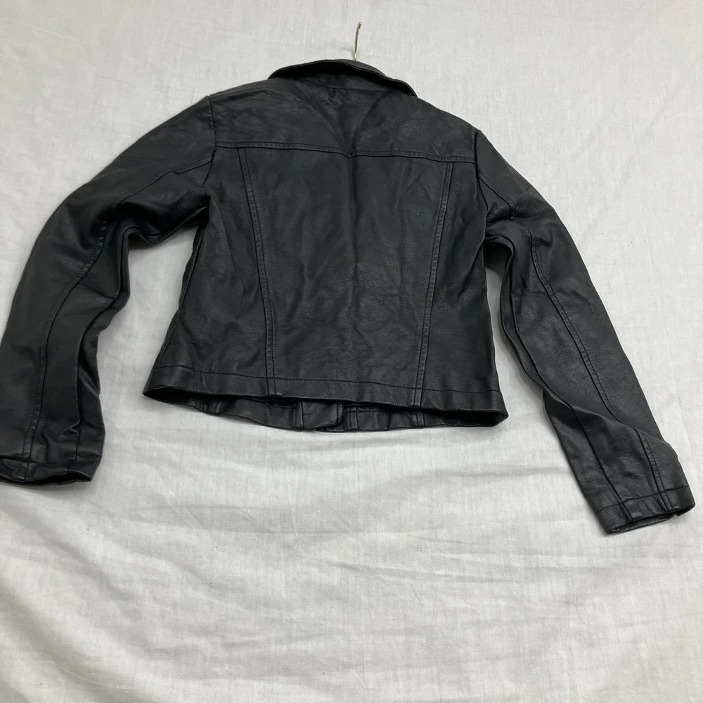 Justice Girls Jacket Size 6/7 pleather motto Black With Silver Stars Zip Up